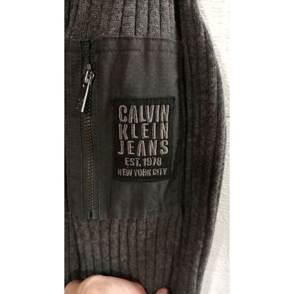 Calvin Klein pullover sweater - Picture 3 of 6